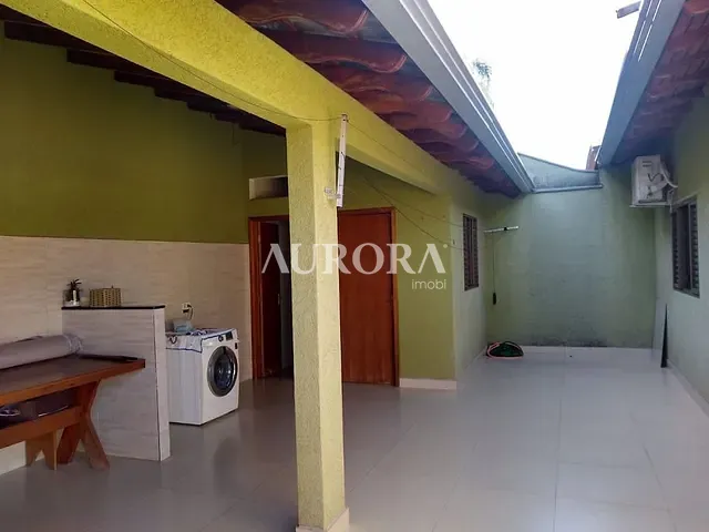 Sobrado com 250m² 3 quartos e 3 banheiros, à venda, no bairro Coroados em Londrina