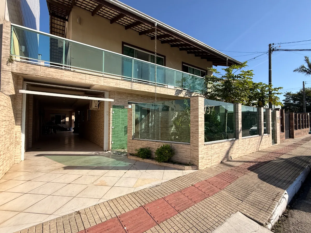 Sobrado para venda em São João com 8 quartos, sendo 1 suíte, 418m²