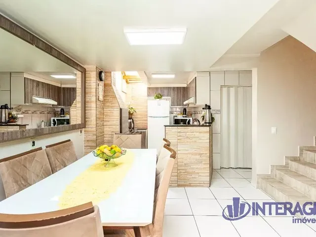 Sobrado com 76m² 3 quartos e 2 banheiros, à venda, no bairro Pinheirinho em Curitiba