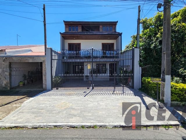 Sobrado com 149m² 5 quartos e 2 banheiros, à venda, no bairro Boqueirão em Curitiba