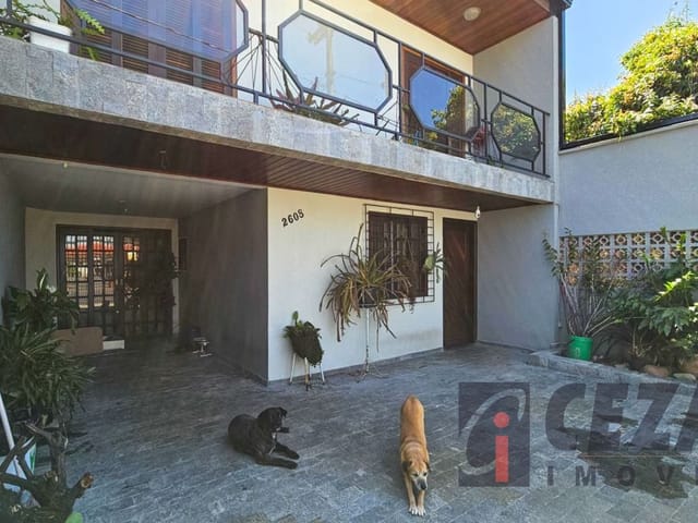 Sobrado com 149m² 5 quartos e 2 banheiros, à venda, no bairro Boqueirão em Curitiba