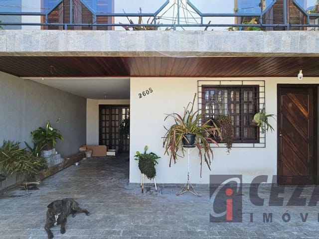 Sobrado com 149m² 5 quartos e 2 banheiros, à venda, no bairro Boqueirão em Curitiba
