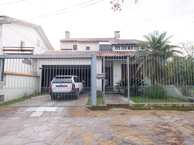 Casa com 300m² 3 quartos e 1 banheiro, à venda, no bairro Três Vendas em Pelotas