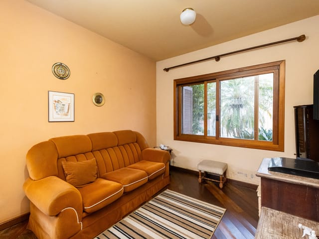 Casa com 300m² 3 quartos e 1 banheiro, à venda, no bairro Três Vendas em Pelotas