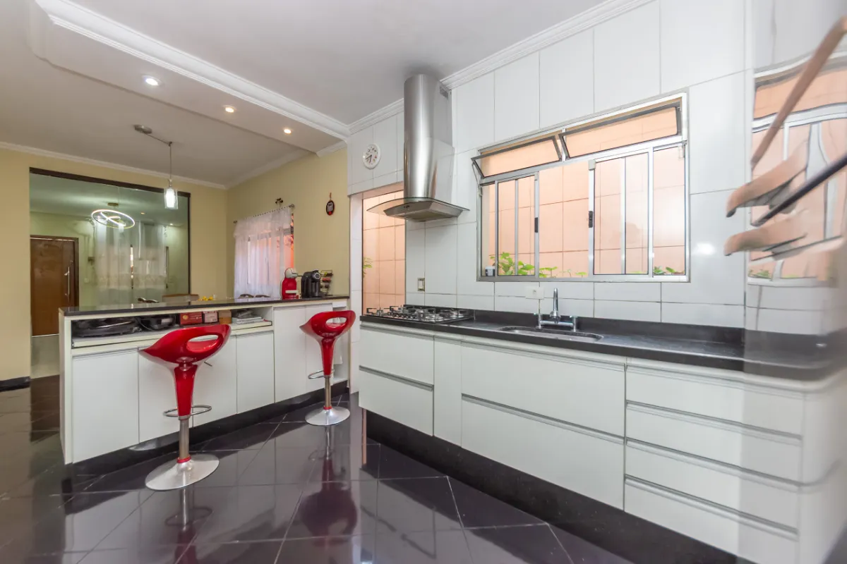 Sobrado para venda em Demarchi com 3 quartos, sendo 3 suítes, 243m²