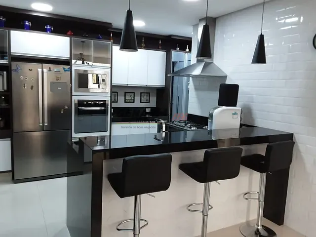 Sobrado com 300m² 3 quartos e 5 banheiros, à venda, no bairro Jardim Residencial Dona Lucilla em Indaiatuba