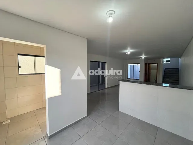 Sobrado 3 quartos e 3 banheiros, à venda, no bairro Cará-cará em Ponta Grossa