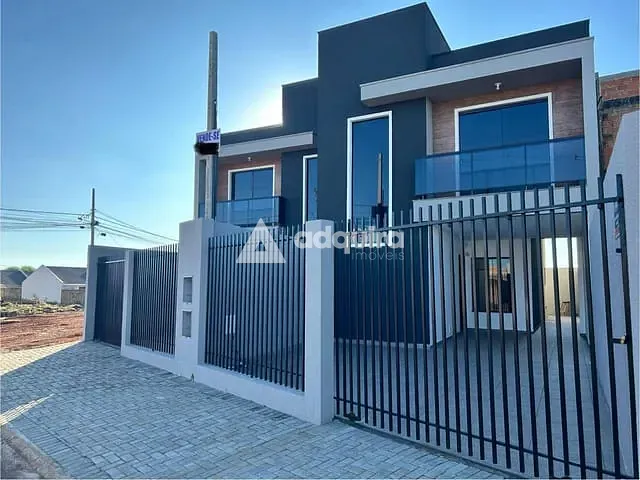 Sobrado 3 quartos e 3 banheiros, à venda, no bairro Cará-cará em Ponta Grossa