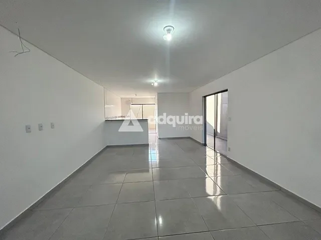 Sobrado 3 quartos e 3 banheiros, à venda, no bairro Cará-cará em Ponta Grossa