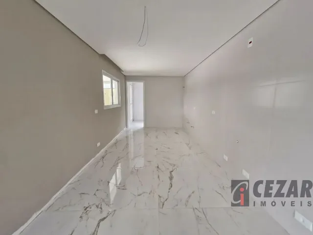 Casa 4 quartos e 3 banheiros, para alugar, no bairro Bacacheri em Curitiba