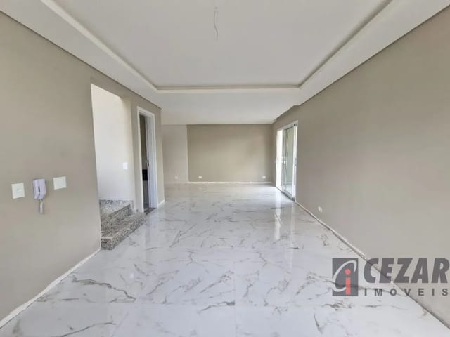 Sobrado 4 quartos e 3 banheiros, para alugar, no bairro Bacacheri em Curitiba