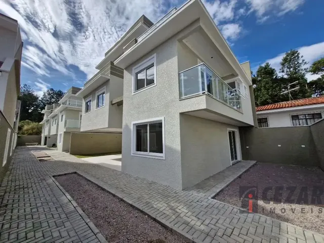 Sobrado 4 quartos e 3 banheiros, para alugar, no bairro Bacacheri em Curitiba