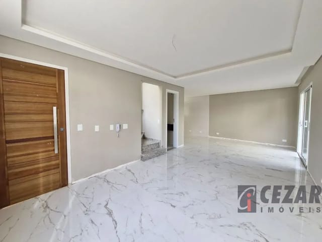 Sobrado 4 quartos e 3 banheiros, para alugar, no bairro Bacacheri em Curitiba