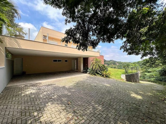 Sobrado com 1249m² 4 quartos e 6 banheiros, à venda ou para alugar, no bairro Pousada dos Bandeirantes em Carapicuíba