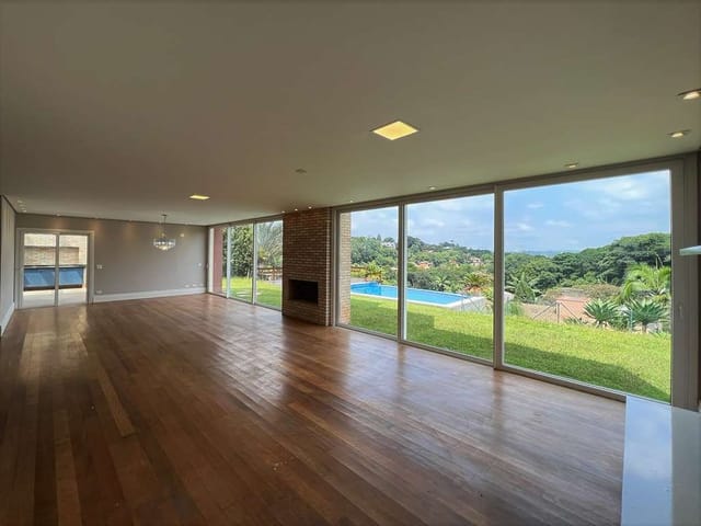 Sobrado com 1249m² 4 quartos e 6 banheiros, à venda ou para alugar, no bairro Pousada dos Bandeirantes em Carapicuíba