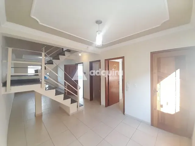 Sobrado com 121m² 3 quartos e 3 banheiros, à venda, no bairro Uvaranas em Ponta Grossa