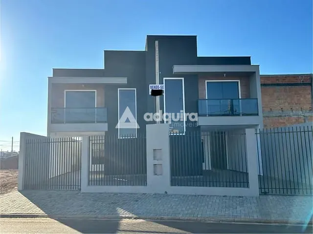 Sobrado 3 quartos e 3 banheiros, à venda, no bairro Cará-cará em Ponta Grossa