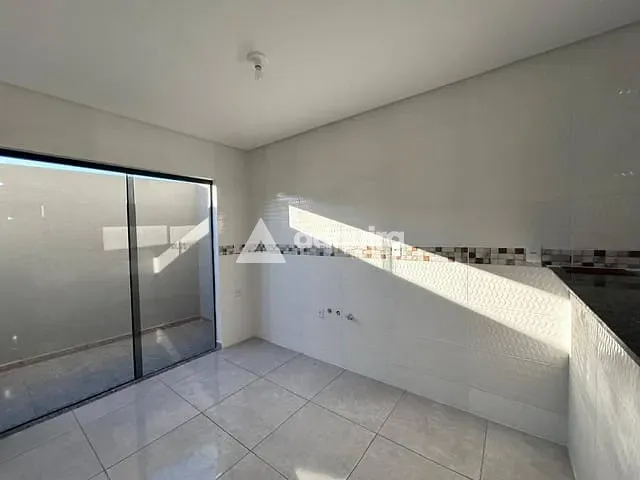 Sobrado 3 quartos e 3 banheiros, à venda, no bairro Cará-cará em Ponta Grossa