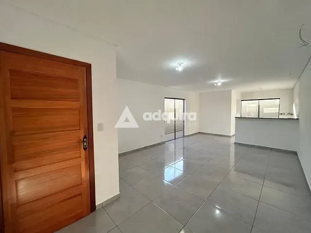 Sobrado 3 quartos e 3 banheiros, à venda, no bairro Cará-cará em Ponta Grossa