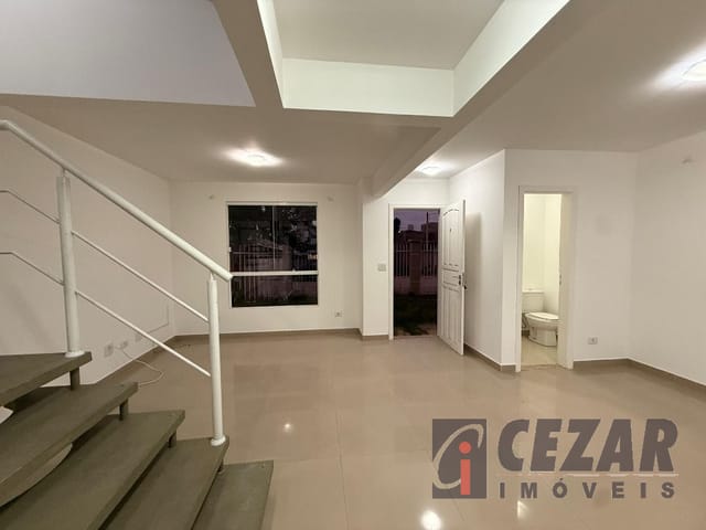 Sobrado com 240m², à venda, no bairro Menino Deus em Quatro Barras