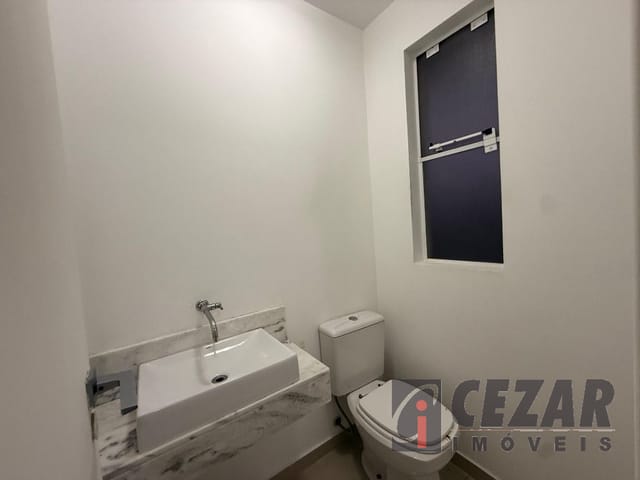 Sobrado com 240m², à venda, no bairro Menino Deus em Quatro Barras