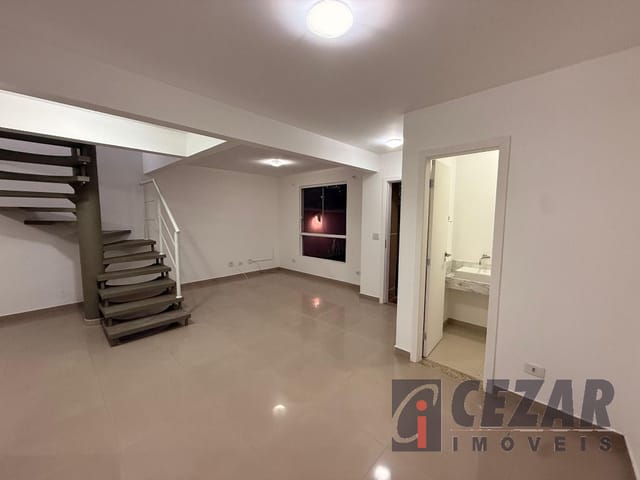 Sobrado com 240m², à venda, no bairro Menino Deus em Quatro Barras