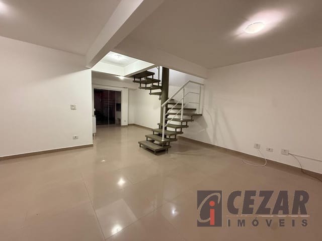 Sobrado com 240m², à venda, no bairro Menino Deus em Quatro Barras