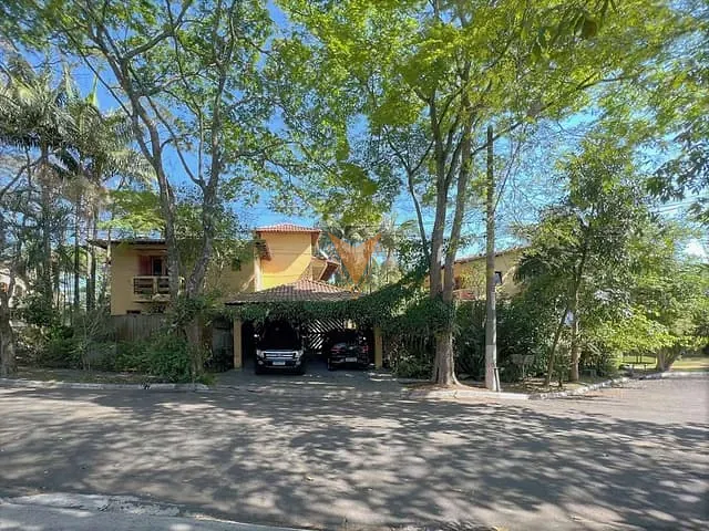 Sobrado com 847m² 4 quartos e 3 banheiros, à venda, no bairro São Paulo II em Cotia