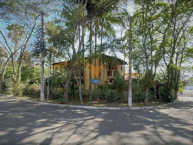 Sobrado com 847m² 4 quartos e 3 banheiros, à venda, no bairro São Paulo II em Cotia