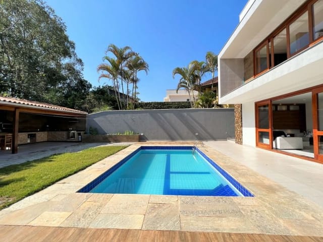 Sobrado com 1175m² 4 quartos e 5 banheiros, à venda, no bairro São Paulo II em Cotia