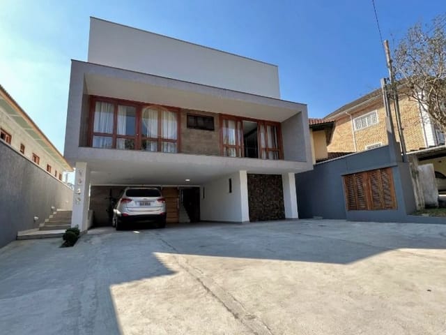 Sobrado com 1175m² 4 quartos e 5 banheiros, à venda, no bairro São Paulo II em Cotia