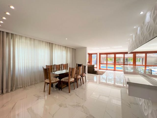 Sobrado com 1175m² 4 quartos e 5 banheiros, à venda, no bairro São Paulo II em Cotia