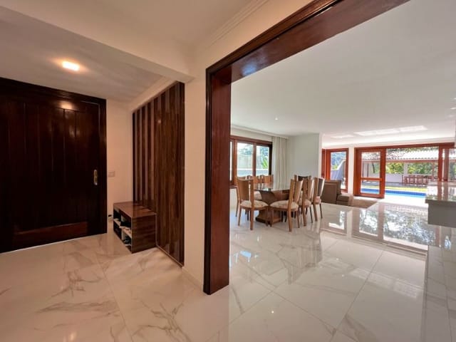 Sobrado com 1175m² 4 quartos e 5 banheiros, à venda, no bairro São Paulo II em Cotia