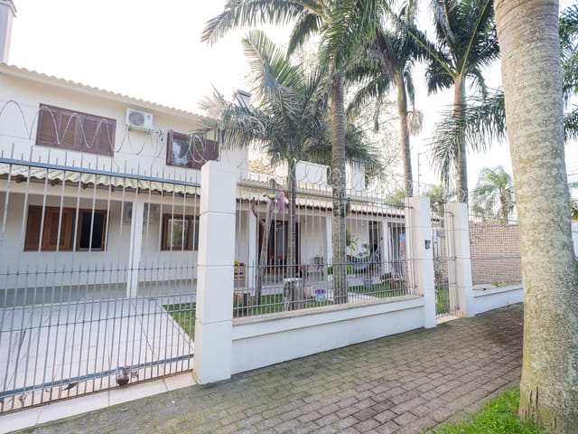 Casa com 420m² 2 quartos e 1 banheiro, à venda, no bairro Laranjal em Pelotas