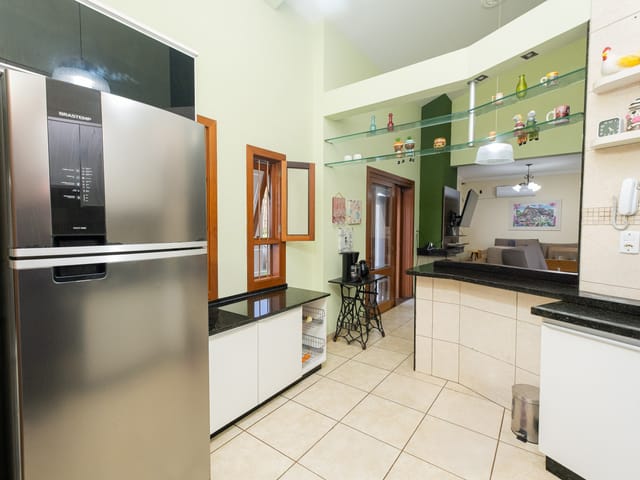 Casa com 420m² 2 quartos e 1 banheiro, à venda, no bairro Laranjal em Pelotas
