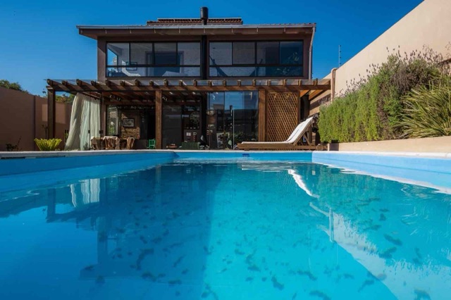 Casa com 480m² 4 quartos e 1 banheiro, à venda, no bairro Laranjal em Pelotas