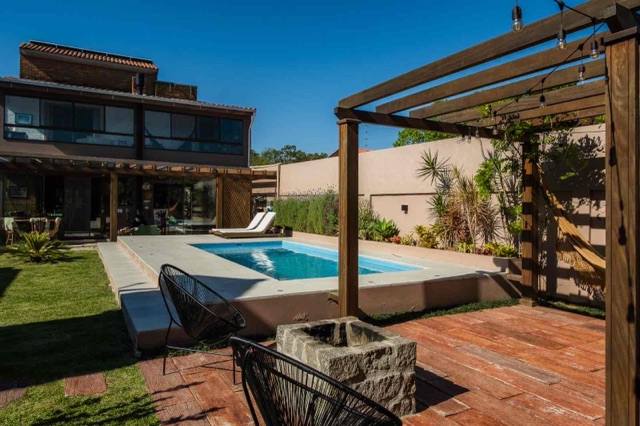 Casa com 480m² 4 quartos e 1 banheiro, à venda, no bairro Laranjal em Pelotas