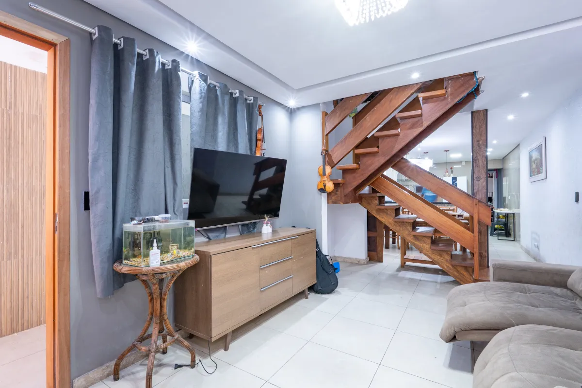 Sobrado para venda em Jardim Três Marias com 4 quartos, sendo 2 suítes, 160m²