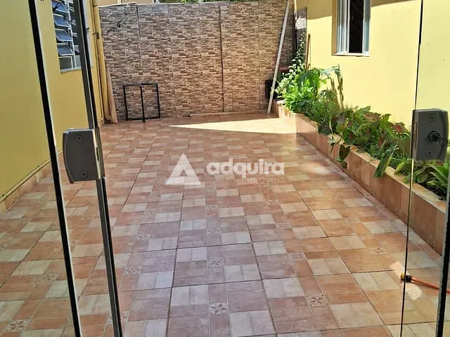 Sobrado com 338m² 3 quartos e 3 banheiros, à venda, no bairro Uvaranas em Ponta Grossa