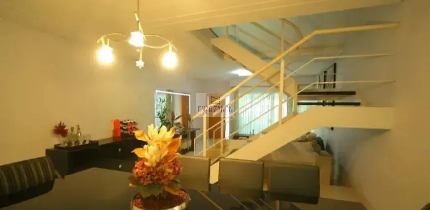 Sobrado, 4 quartos, 249 m² - Foto 1
