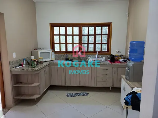 Sobrado com 172m² 4 quartos e 4 banheiros, à venda, no bairro Vila Jaboticabeira em Taubaté