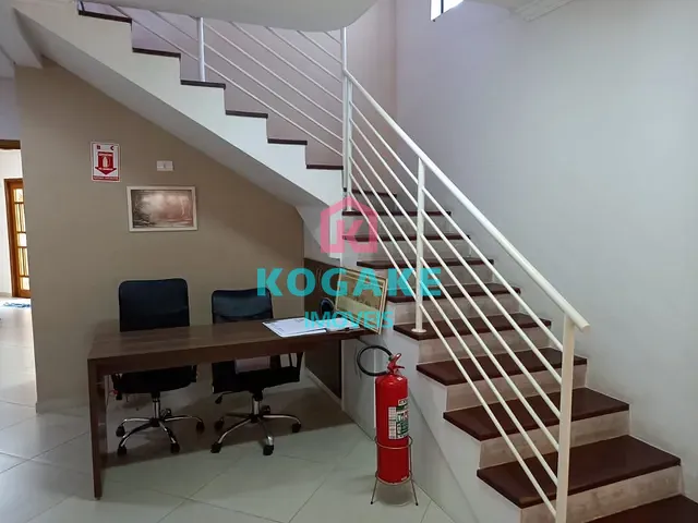 Sobrado com 172m² 4 quartos e 4 banheiros, à venda, no bairro Vila Jaboticabeira em Taubaté
