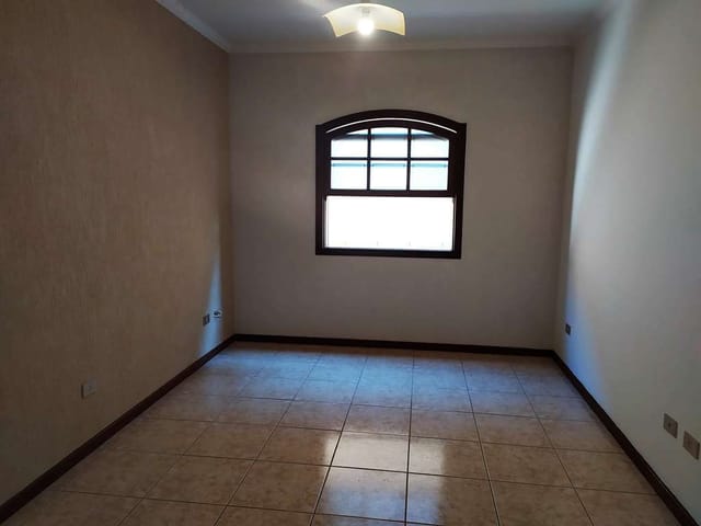 Sobrado com 360m² 4 quartos e 4 banheiros, à venda, no bairro Jardim Ipês em Cotia