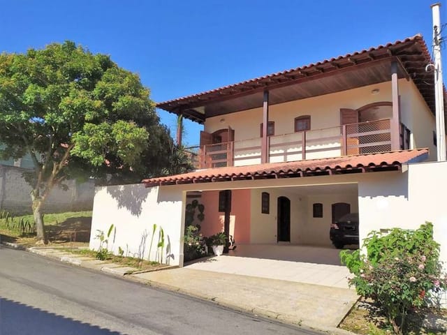 Sobrado com 360m² 4 quartos e 4 banheiros, à venda, no bairro Jardim Ipês em Cotia