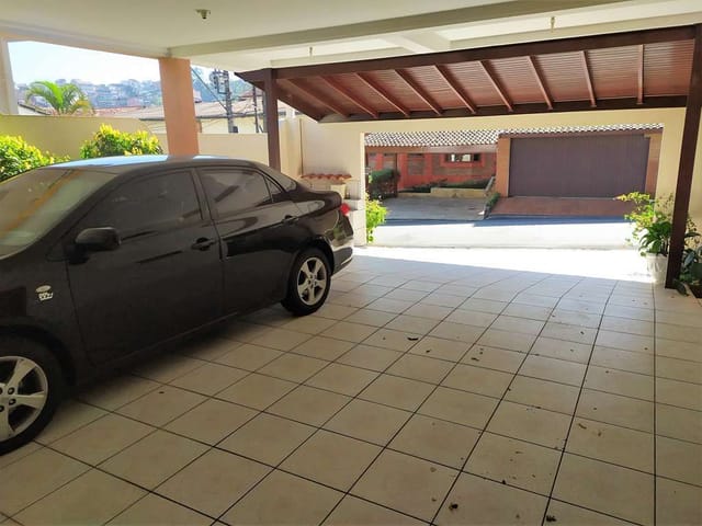 Sobrado com 360m² 4 quartos e 4 banheiros, à venda, no bairro Jardim Ipês em Cotia