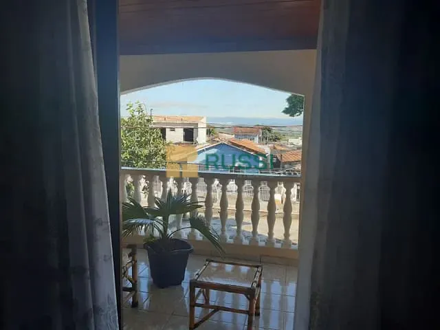Sobrado com 150m² 3 quartos e 3 banheiros, à venda, no bairro Vila Tesouro em São José dos Campos