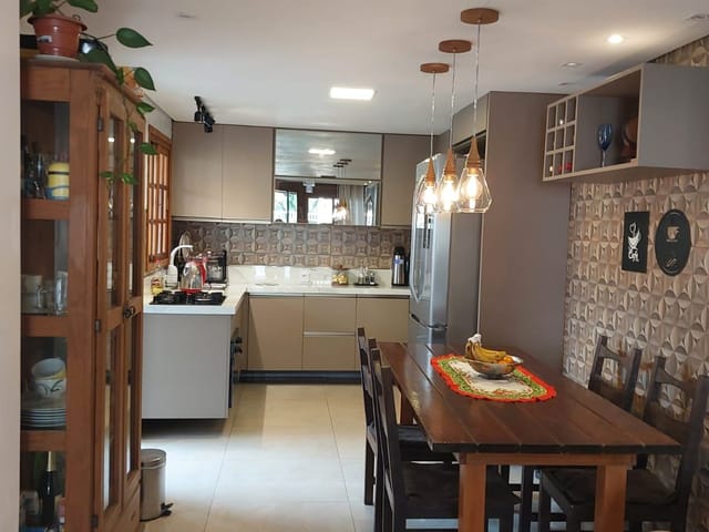 Casa com 213m² 4 quartos e 2 banheiros, à venda, no bairro São Gonçalo em Pelotas