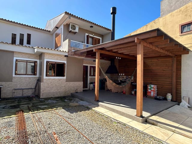 Casa com 213m² 4 quartos e 2 banheiros, à venda, no bairro São Gonçalo em Pelotas