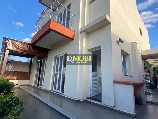 Sobrado com 200m² 4 quartos e 3 banheiros, à venda, no bairro Cadiz em Gravataí