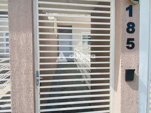 Sobrado 2 quartos e 2 banheiros, à venda, no bairro Oficinas em Ponta Grossa